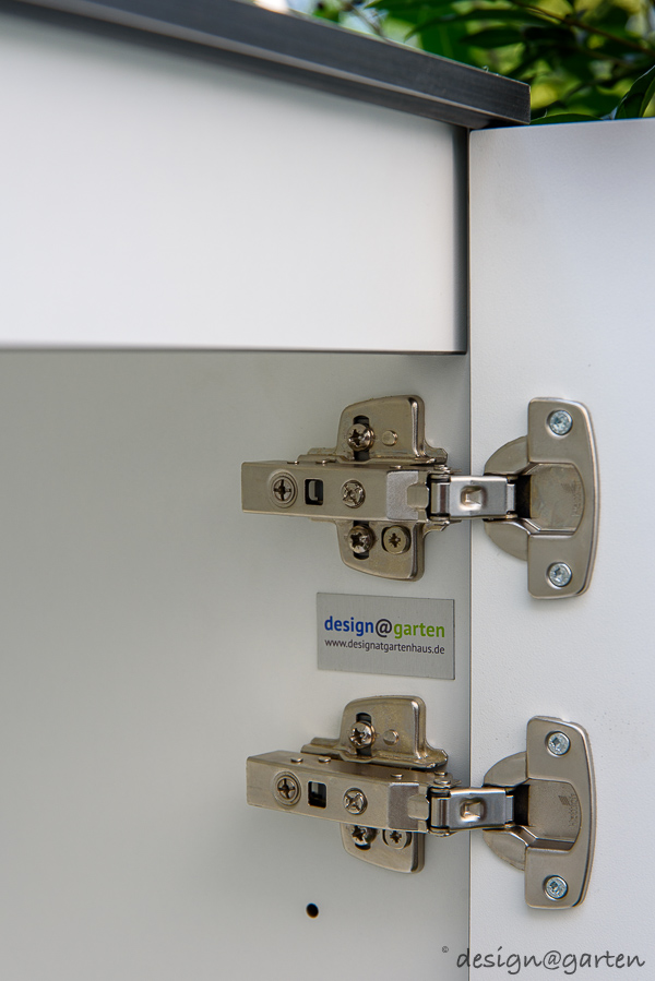 Efficient storage solution in Munich: custom-made outdoor garden cabinet