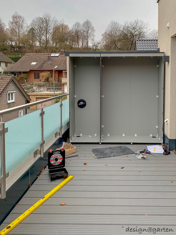 Practical storage solution in Freudenberg: XXL balcony cabinet for cushions