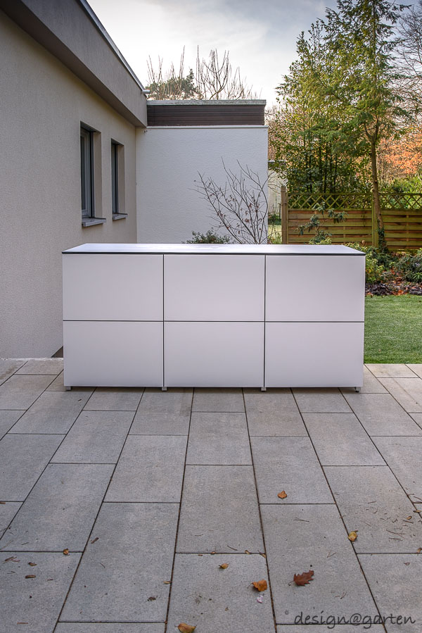 Aesthetic continuity in Karlsruhe: a long terrace cabinet made of HPL