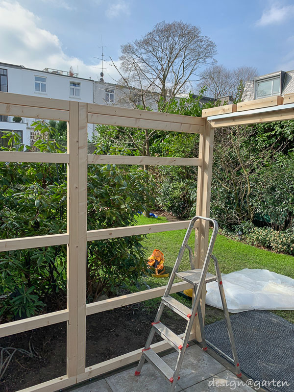 Architectural highlights in London: Square garden shed with flat roof for the most discerning tastes