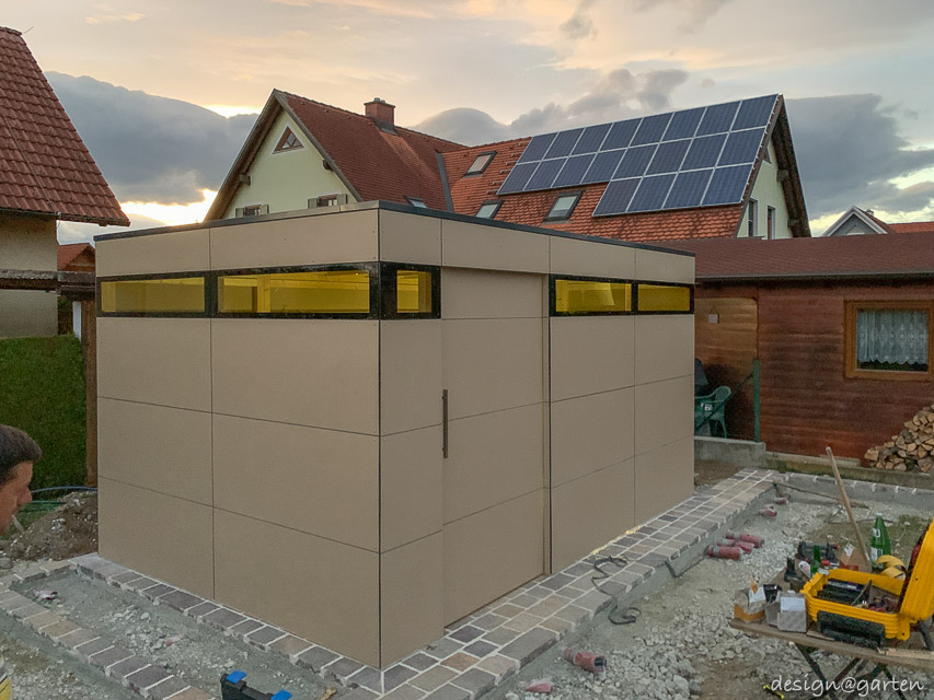 Designer garden shed with flat roof as a spacious space miracle