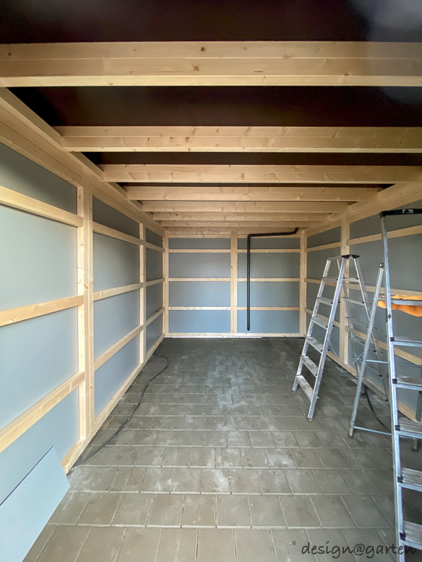 Minimalist garden shed with flat roof – architecture meets storage space