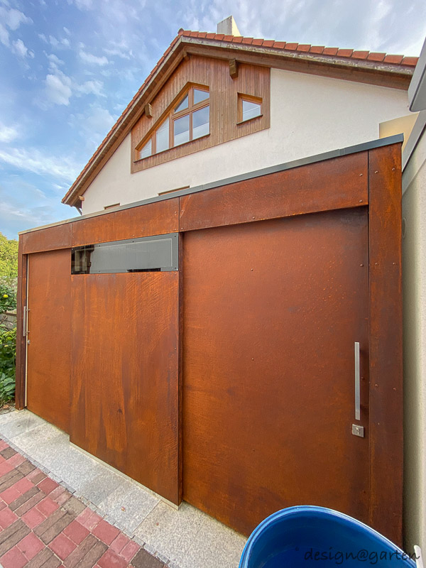 Cube garden shed in Corten steel – Custom-made design object for the garden