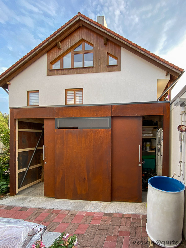 Cube garden shed in Corten steel – Custom-made design object for the garden