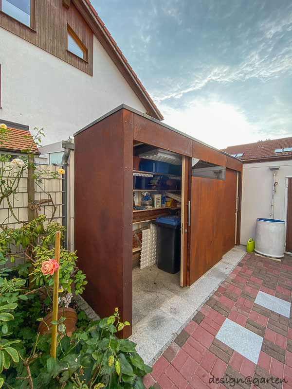 Cube garden shed in Corten steel – Custom-made design object for the garden