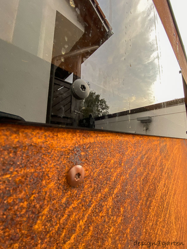 Cube garden shed in Corten steel – Custom-made design object for the garden