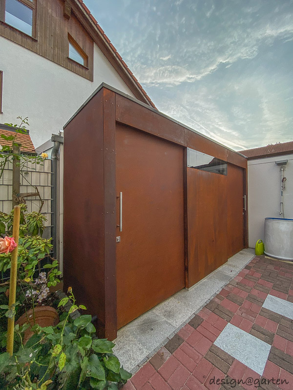 Cube garden shed in Corten steel – Custom-made design object for the garden