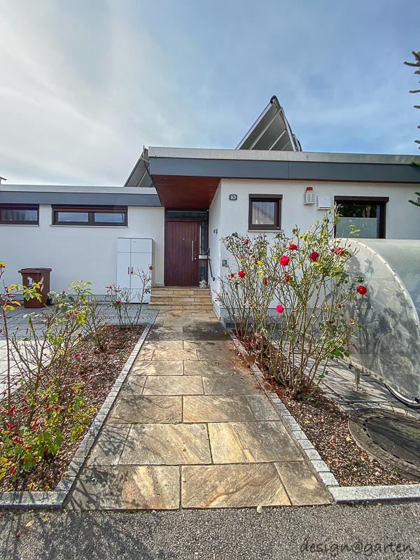 Weatherproof outdoor equipment cabinet as a customised solution for the front garden