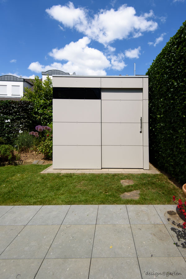 Timeless geometry: the square garden shed with a flat roof