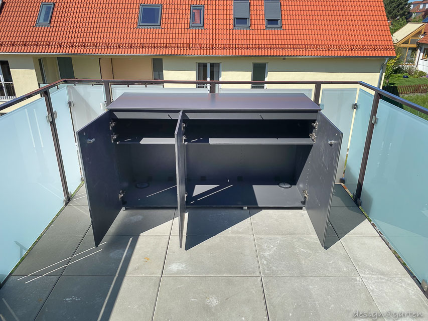 Stability and sturdiness thanks to solid construction