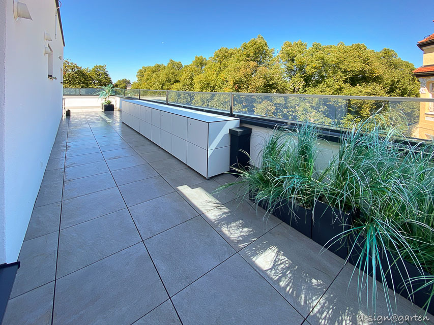 Maximum storage space elegance: 6.40 metres of functional aesthetics on the roof terrace