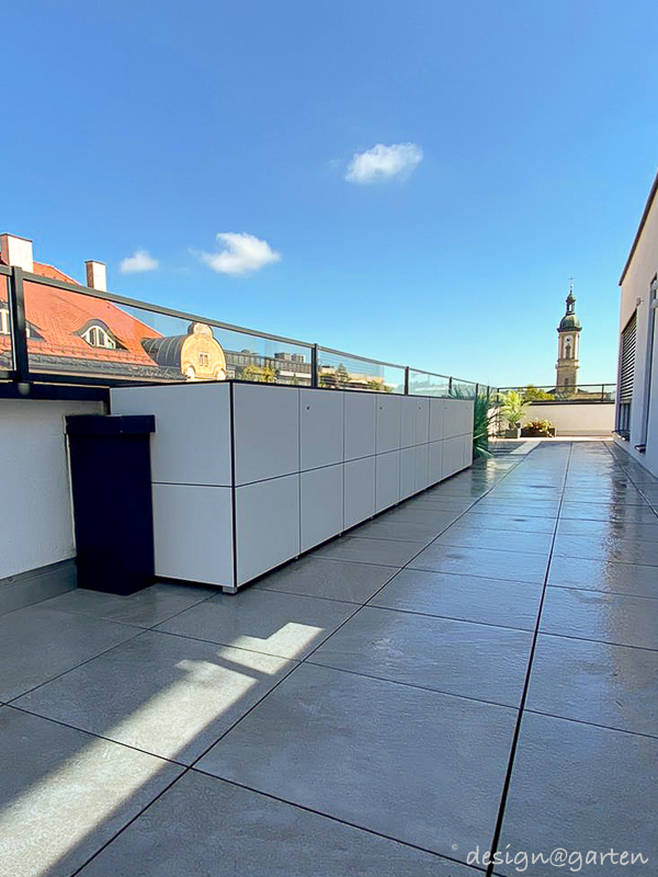 Maximum storage space elegance: 6.40 metres of functional aesthetics on the roof terrace