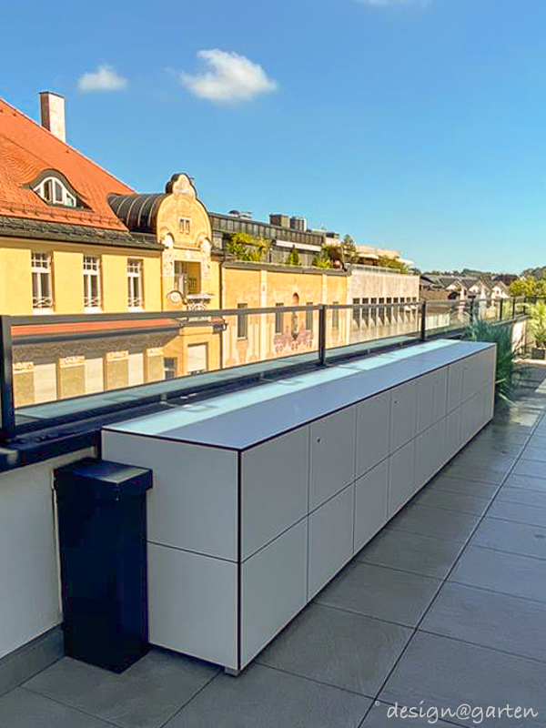 Maximum storage space elegance: 6.40 metres of functional aesthetics on the roof terrace