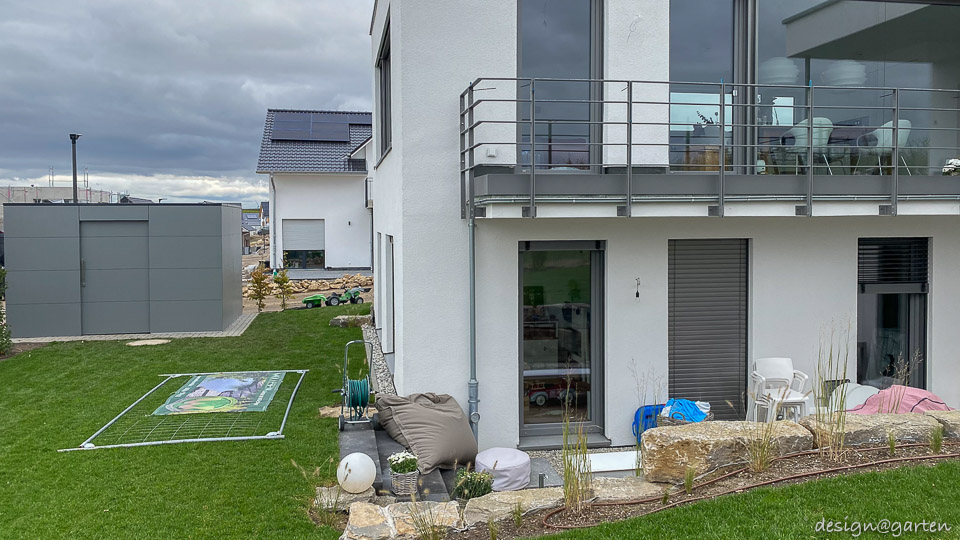 Purist garden shed for modern architecture: efficiency and weather protection