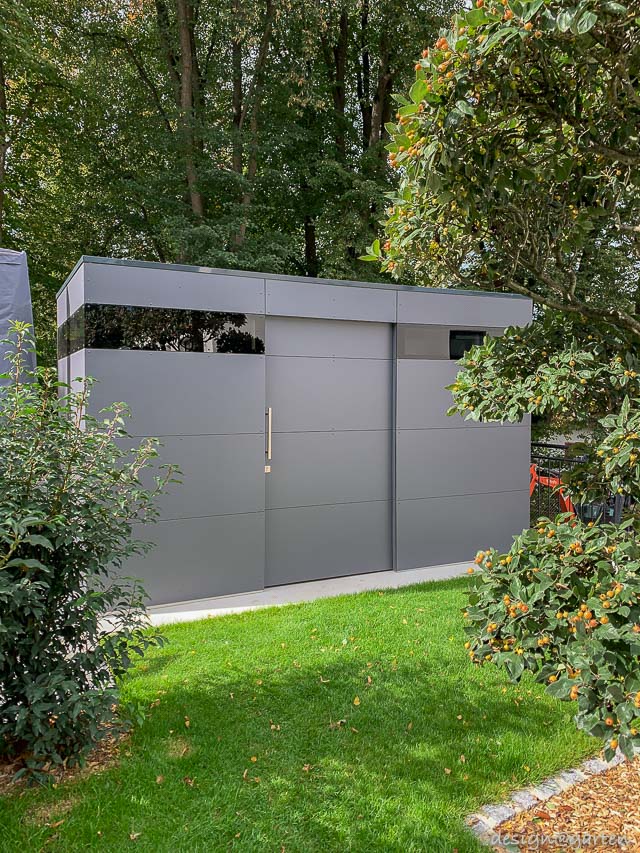 Tension-free connection technology for durable façade constructions