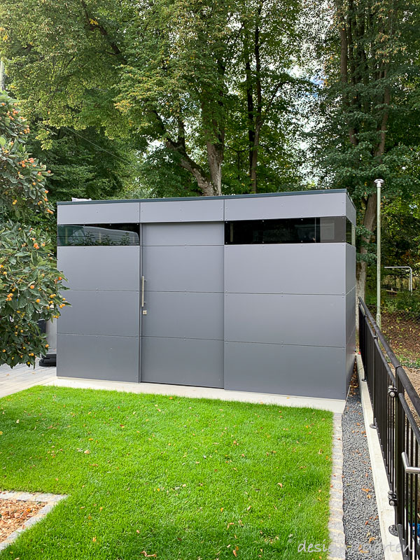 Tension-free connection technology for durable façade constructions