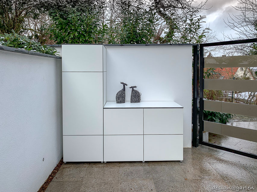Maintenance-free patio cabinet: Perfect organisation for garden tools and accessories