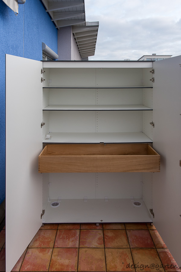Flexible tall cabinet for urban storage space on the balcony
