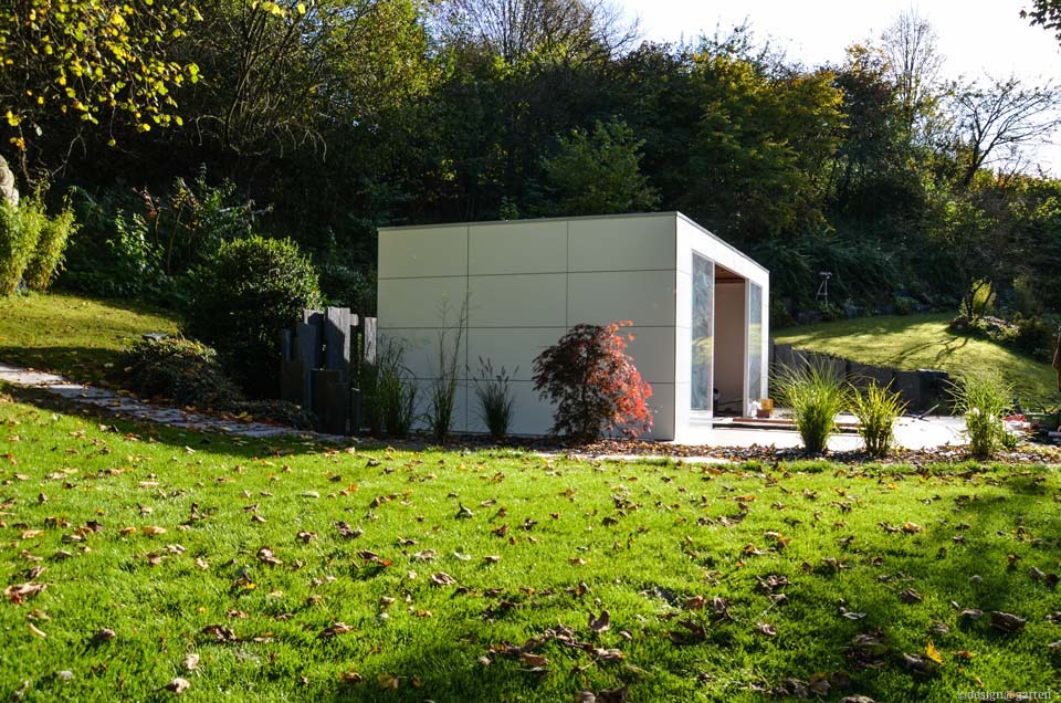 Pure lifestyle: the modern fitness room surrounded by greenery
