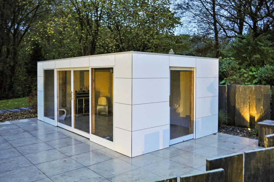 Pure lifestyle: the modern fitness room surrounded by greenery