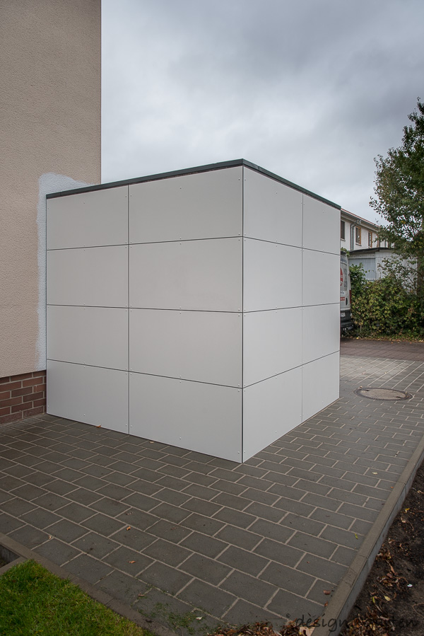 Optimal bicycle logistics in the front garden: space-saving bicycle shelter with system