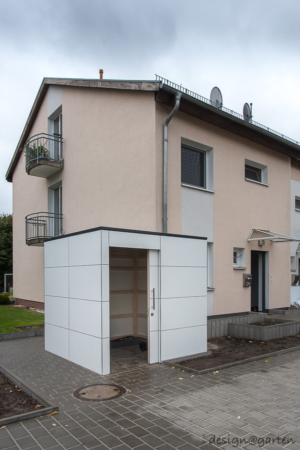 Optimal bicycle logistics in the front garden: space-saving bicycle shelter with system