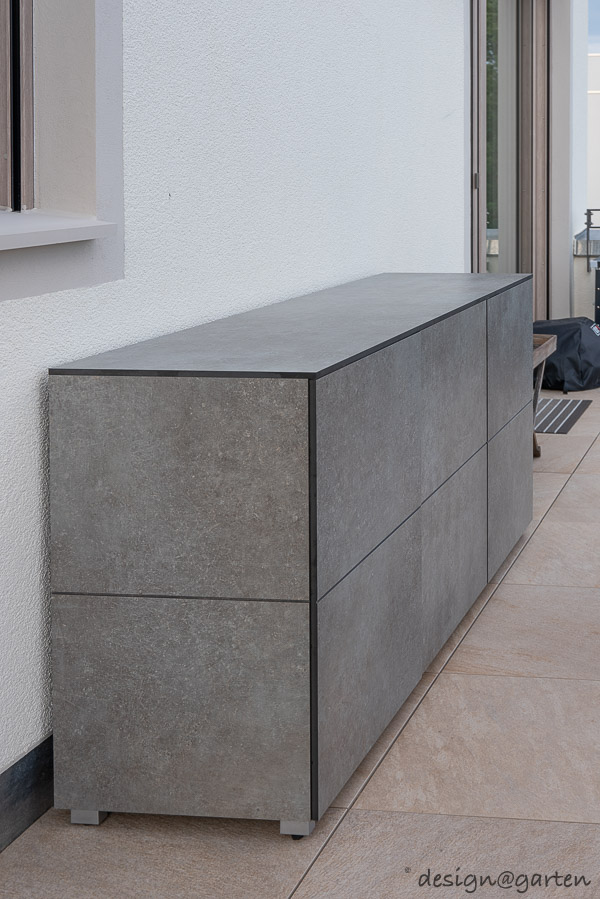 Outdoor sideboard in Empire Slate decor: stylish versatility for the patio