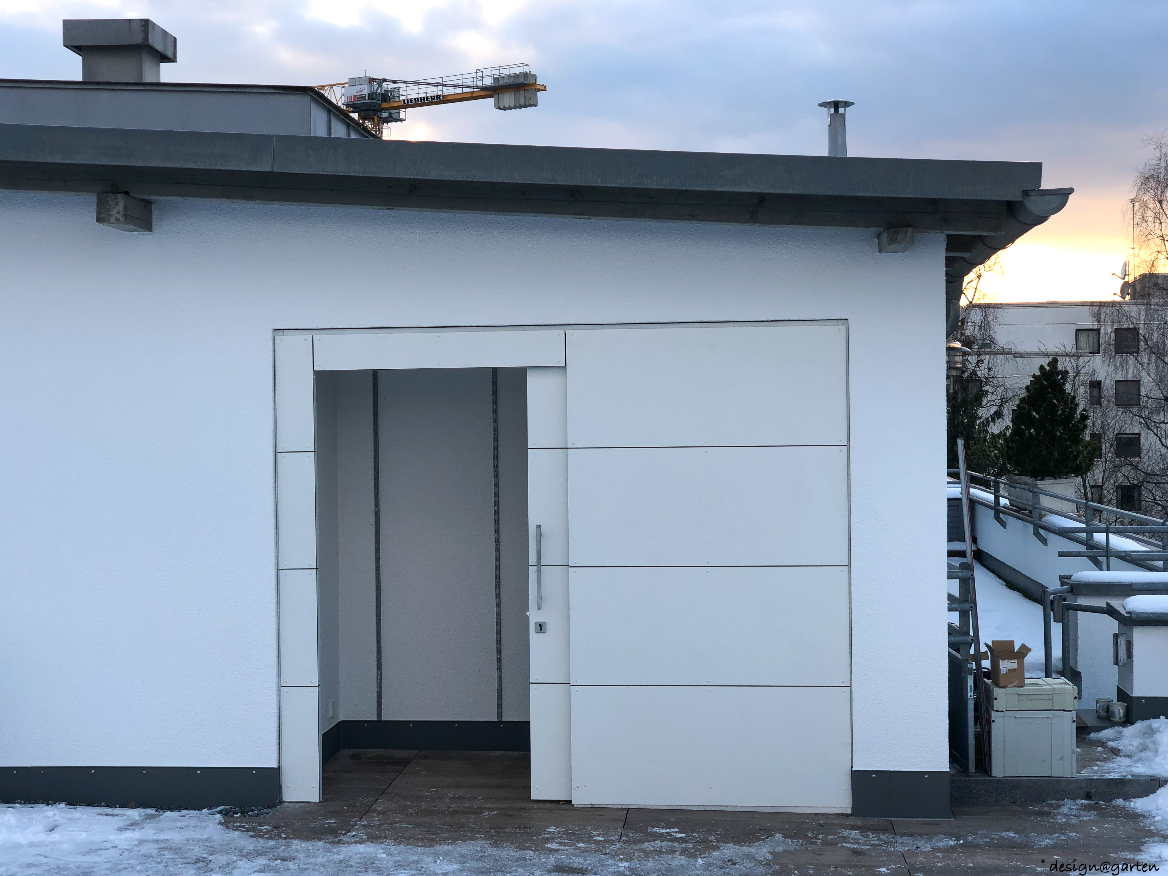 Custom-made terrace cabinet: smart niche solution for the roof terrace