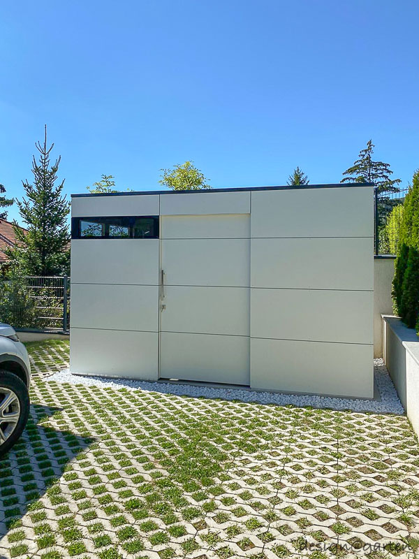 Custom-made garden shed: exclusive architecture for challenging slopes