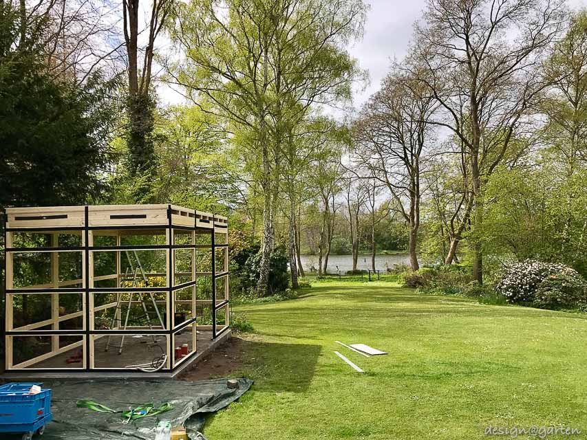 Weatherproof garden cube: Maximum precision and durability near water