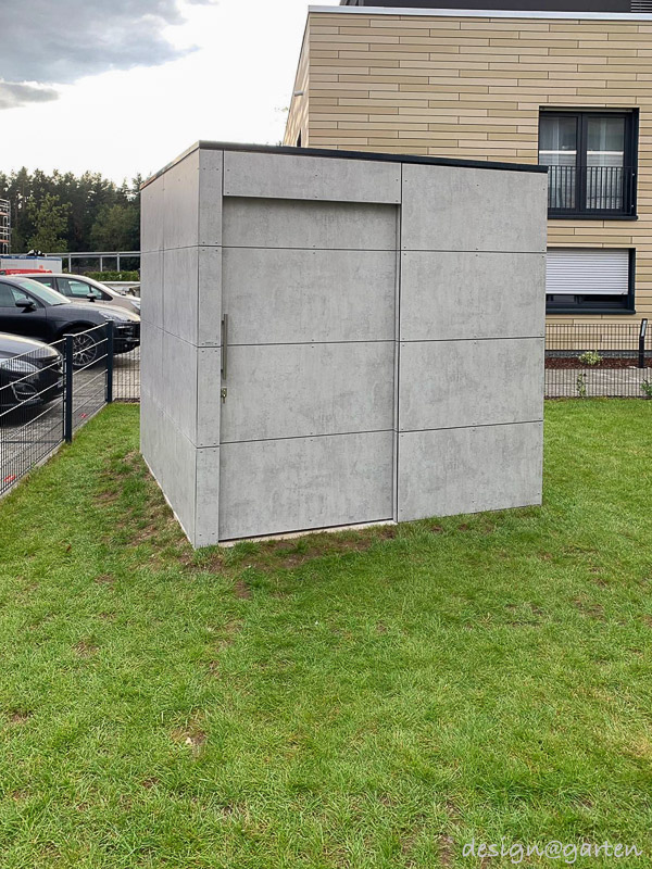 Modern tool shed with exposed concrete look in Postbauer-Heng