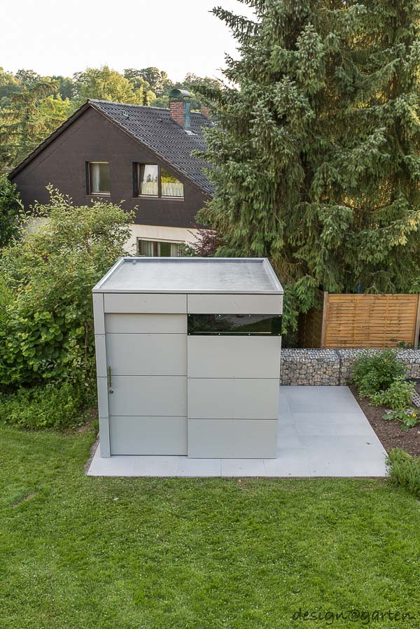 Modern tool shed as a functional addition in Ravensburg