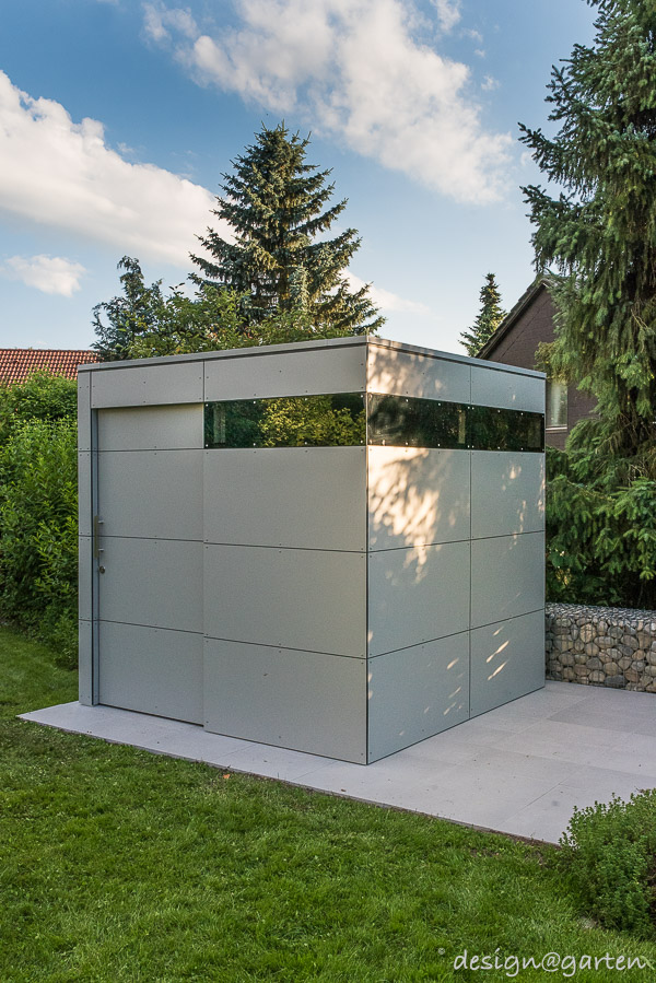 Modern tool shed as a functional addition in Ravensburg