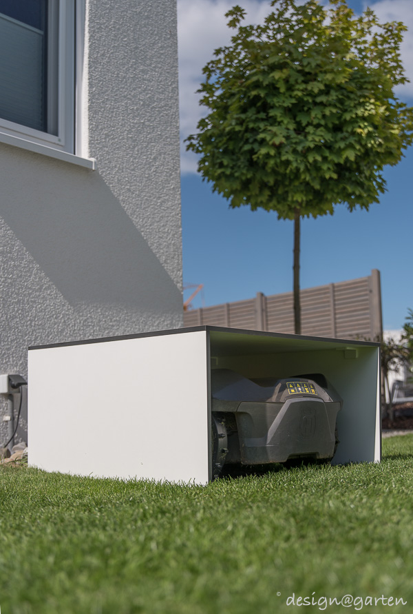 White designer garden shed with corner glazing in Friedrichshafen