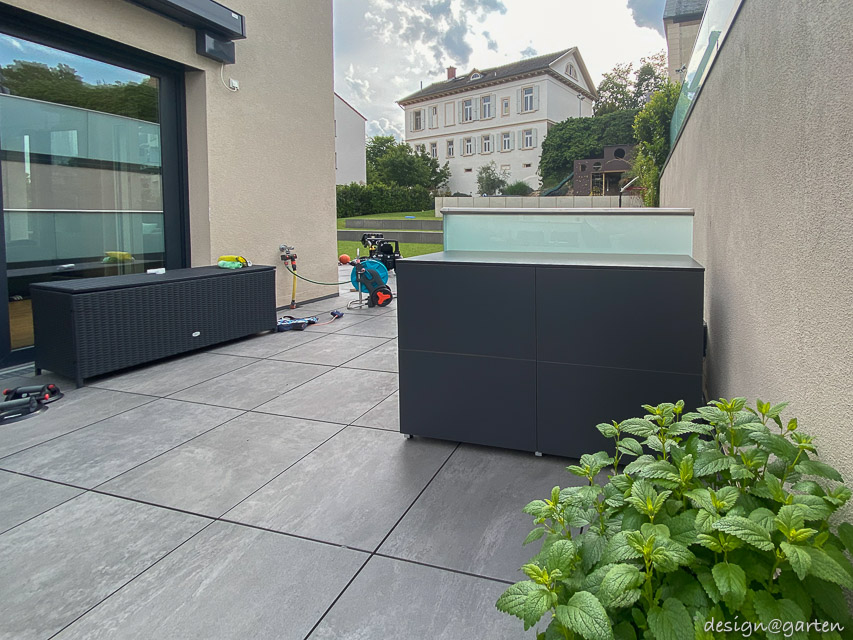 Terrace sideboard as a functional barbecue station in Mainz
