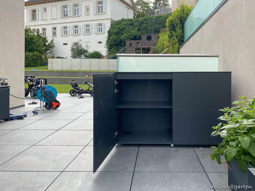 Terrace sideboard as a functional barbecue station in Mainz