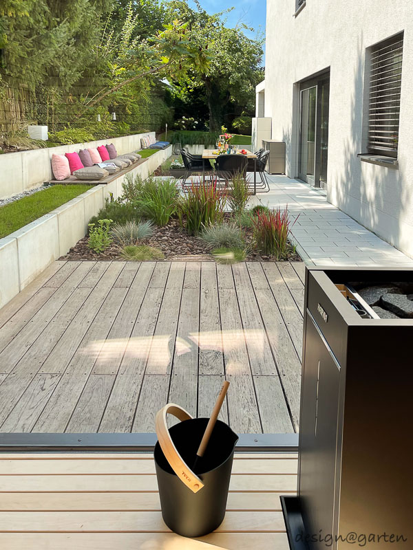 Designer garden sauna with panoramic glazing in Augsburg