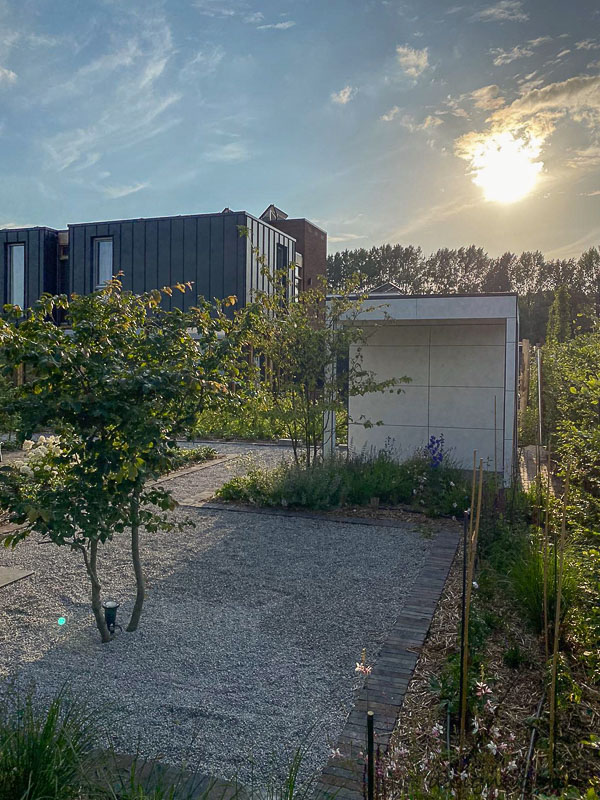 Designer garden shed with pergola in Nijmegen, Netherlands
