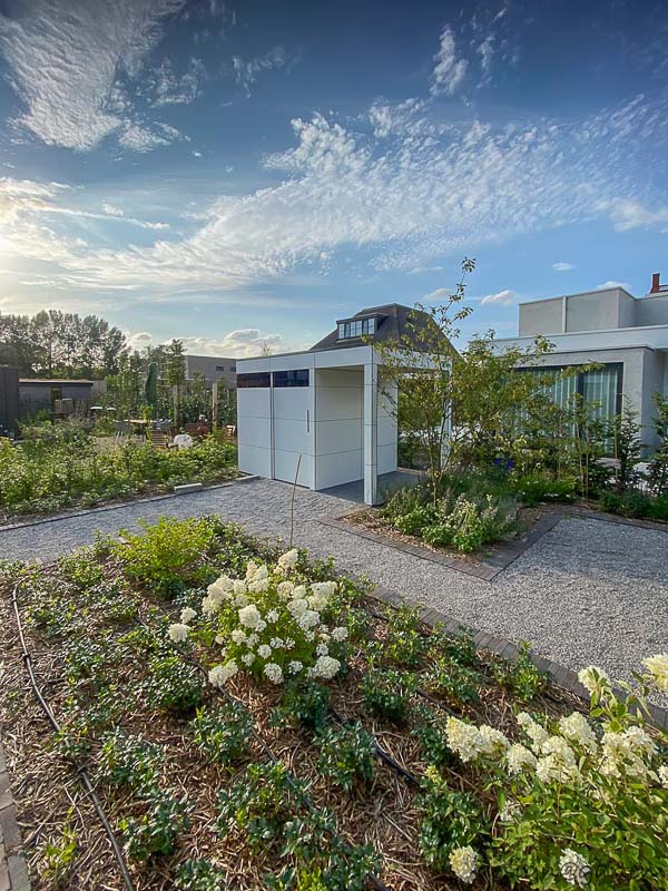 Designer garden shed with pergola in Nijmegen, Netherlands