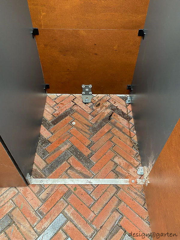 Triple waste bin enclosure in Corten steel look in Wyk auf Föhr