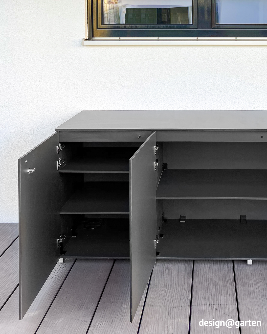 Lockable patio cabinet in anthracite
