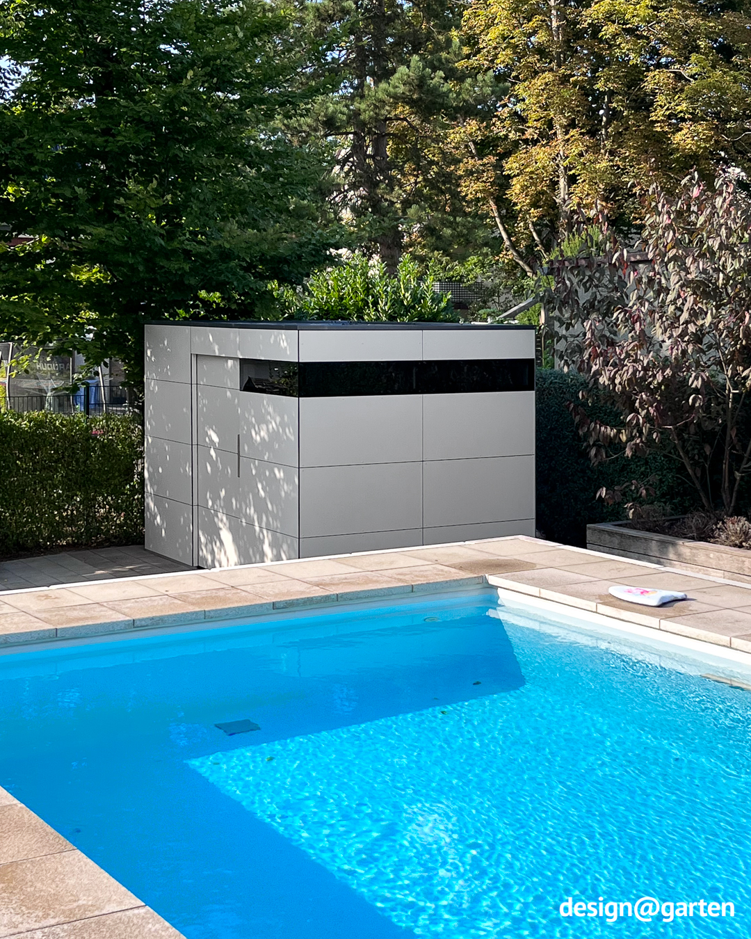 Garden house by the pool in Weiss near Turin