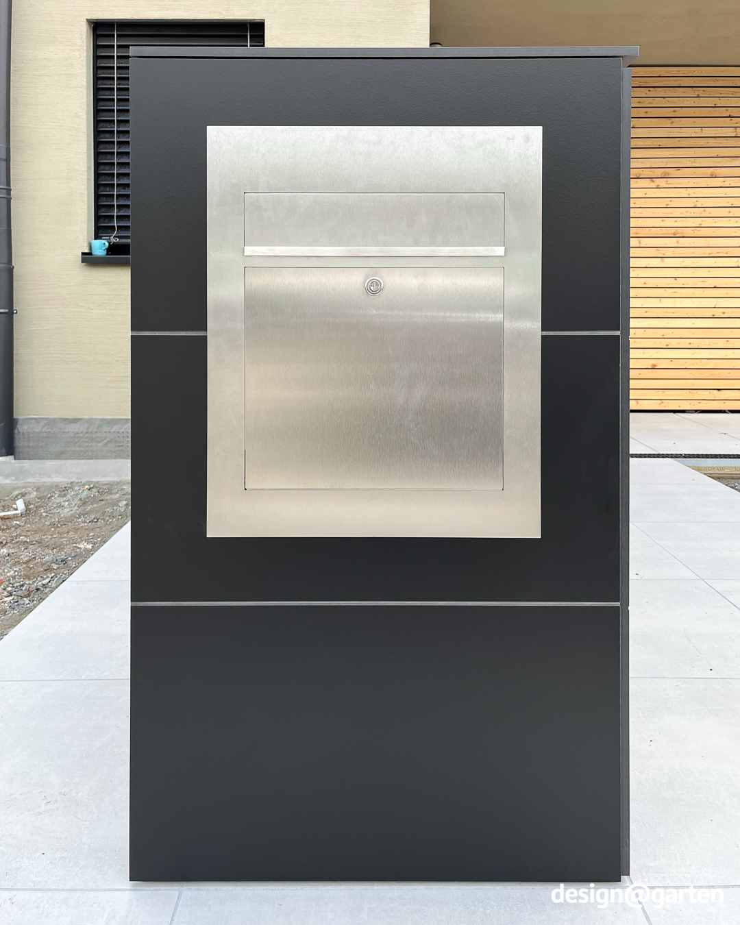 4-bin bin storage unit for 240-litre bins with integrated letterbox