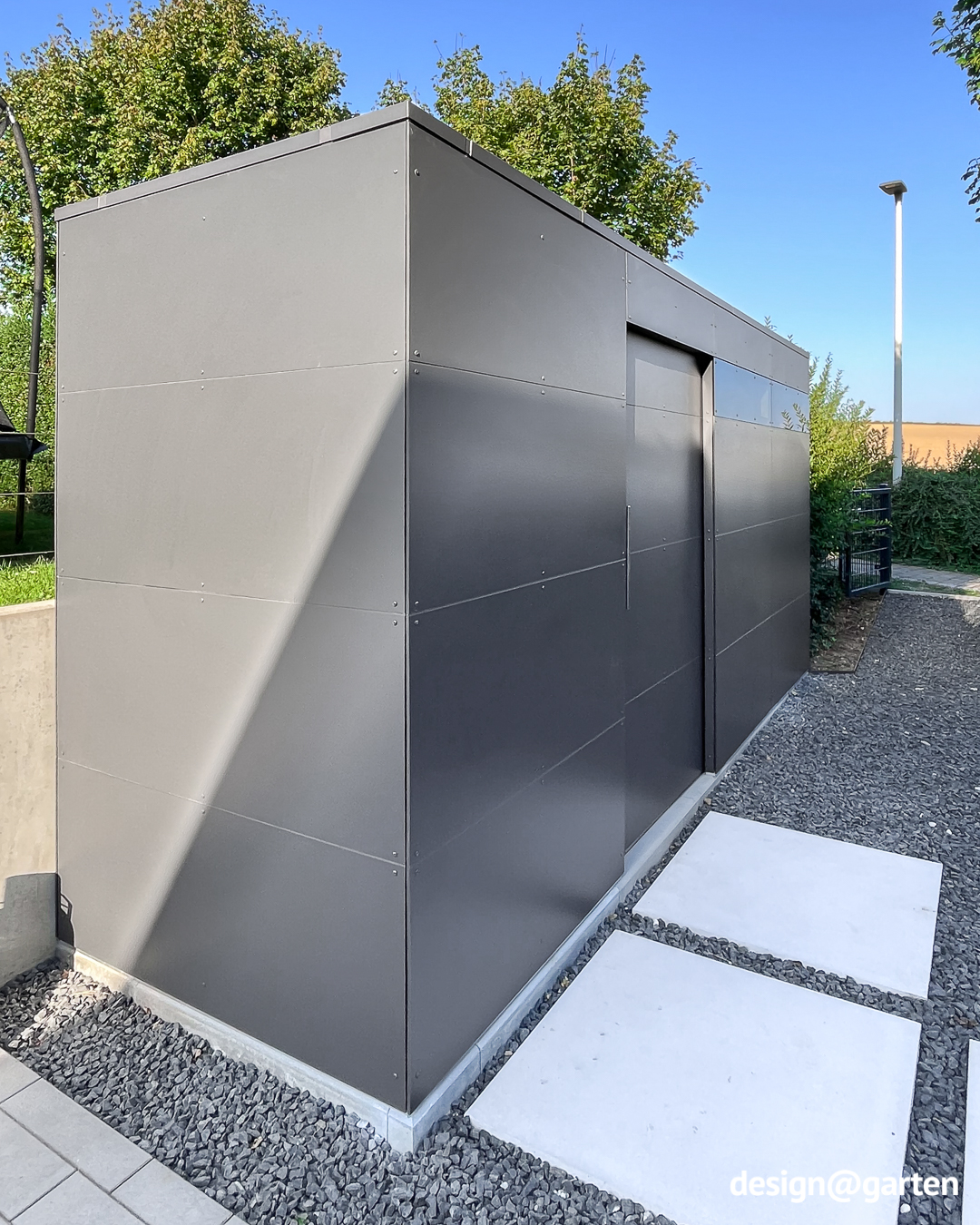 Modern garden shed in anthracite, made to measure