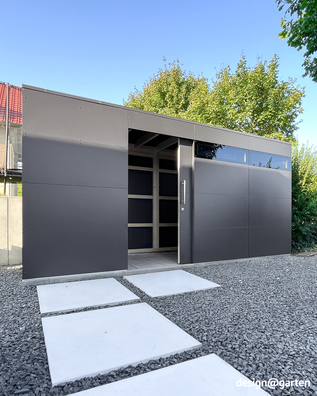 Modern garden shed in anthracite, made to measure