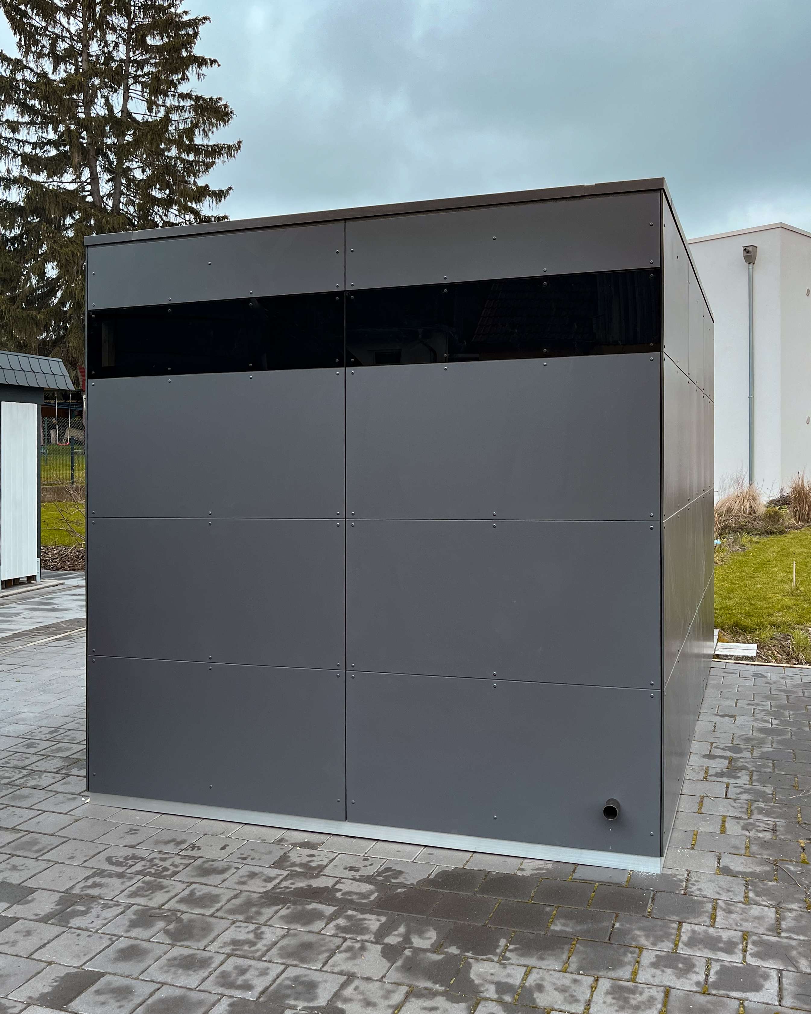 Garden shed in anthracite on existing surface