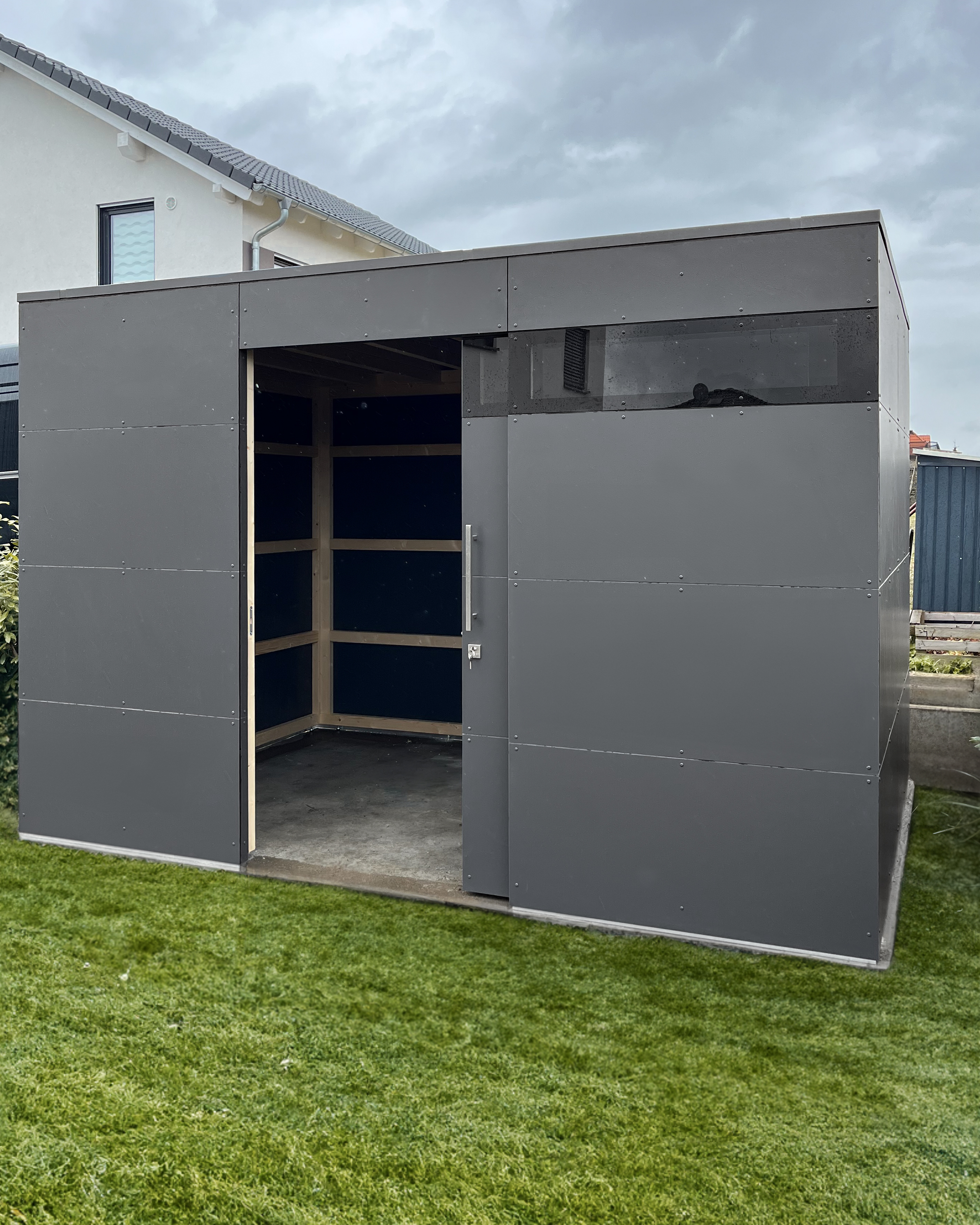 Garden shed with high interior height in anthracite