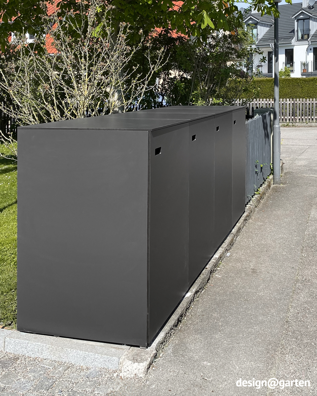 Simple bin shelter for 4 bins in anthracite