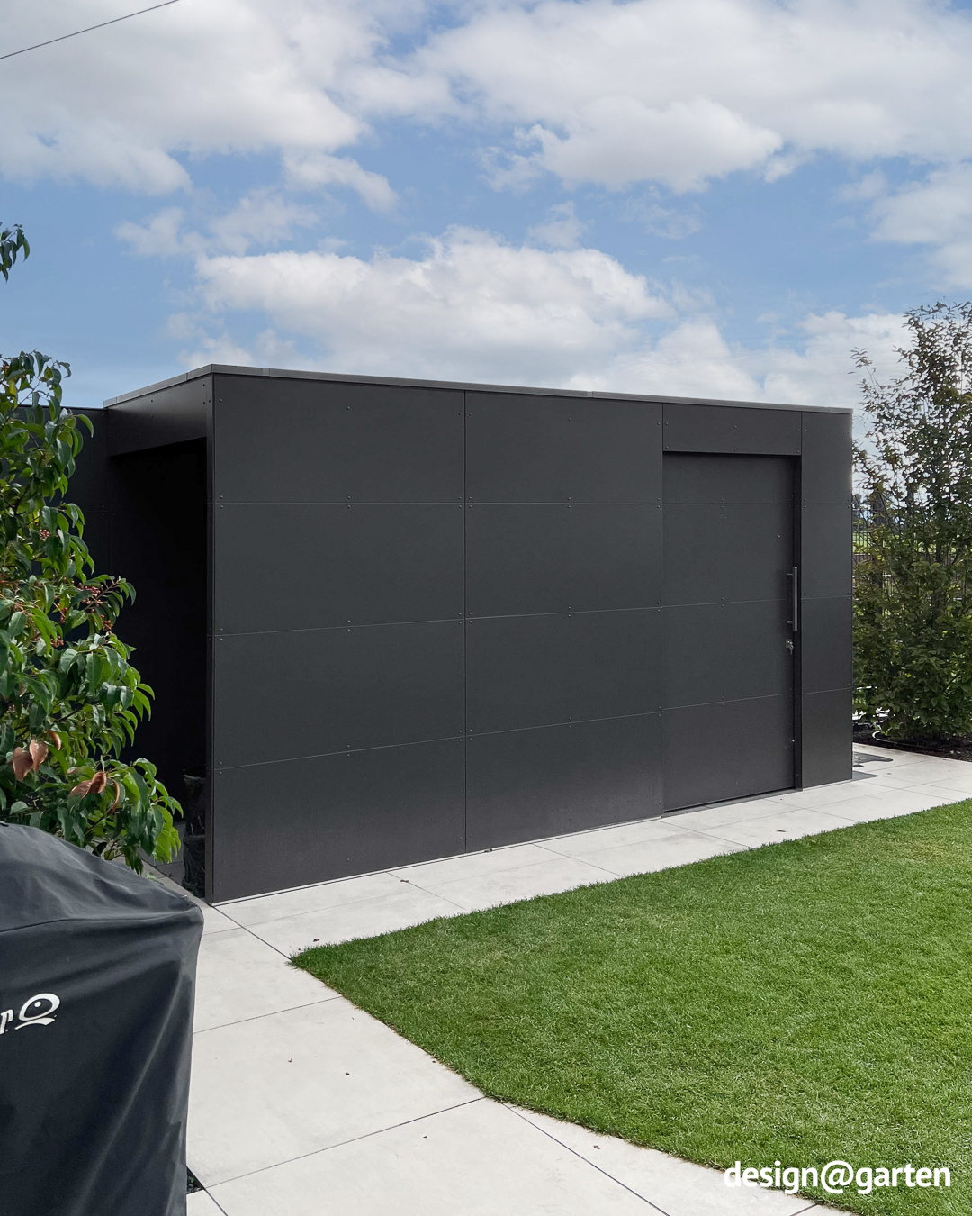 Garden shed in anthracite with matching privacy screen
