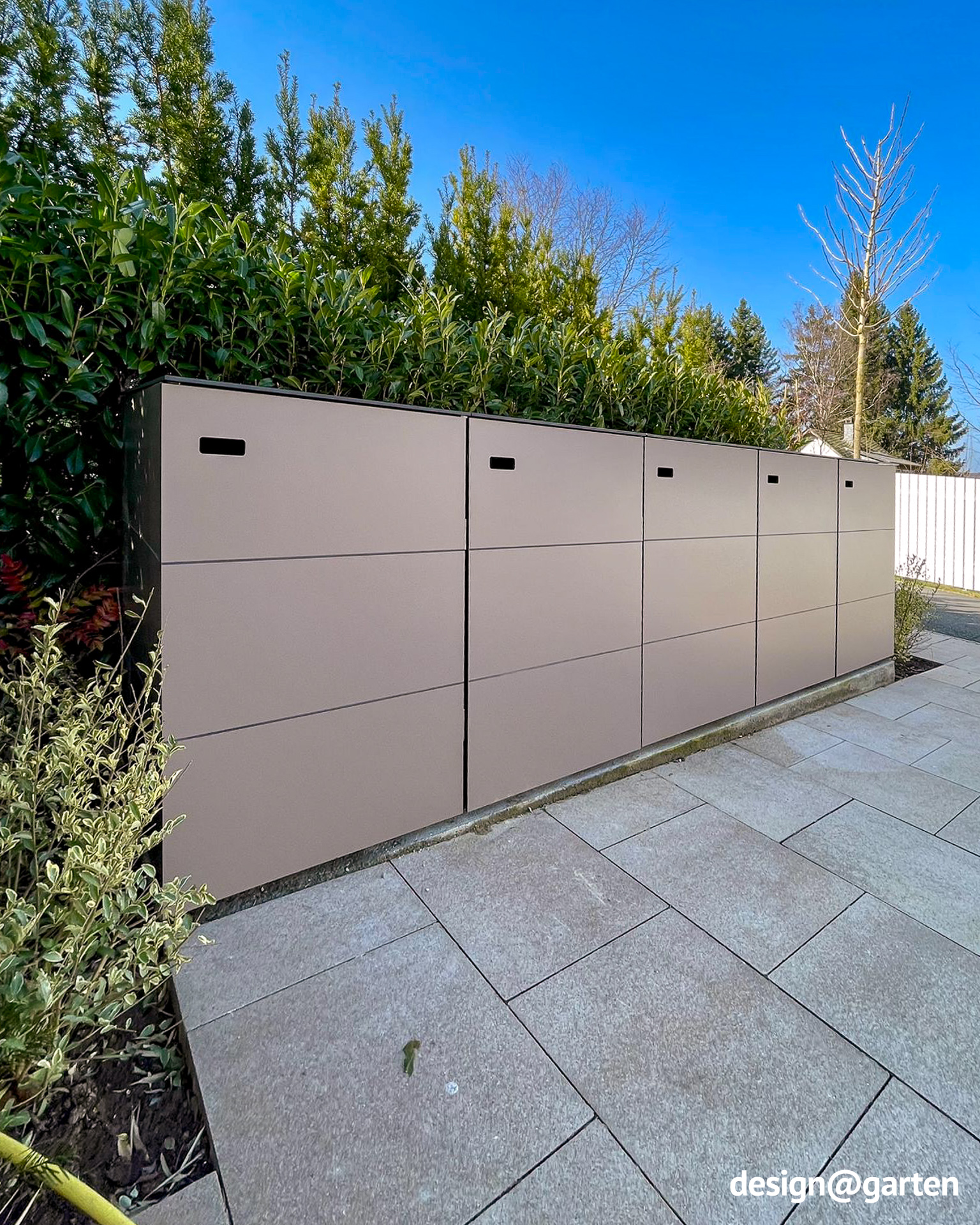 Modern 5-bin waste bin enclosure in Tuscany